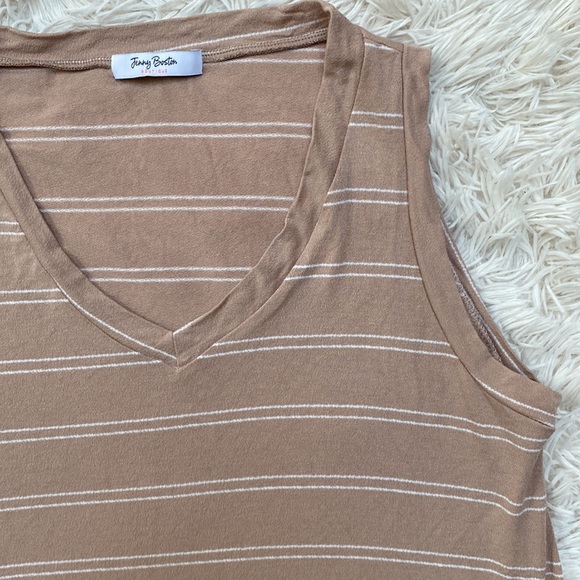 Jenny Boston V-Neck Tank Top 💗 Tan & White - Picture 7 of 12